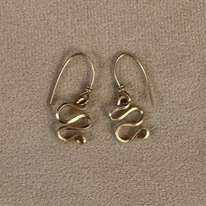 Elegant Dainty Gold Swirl Earrings
